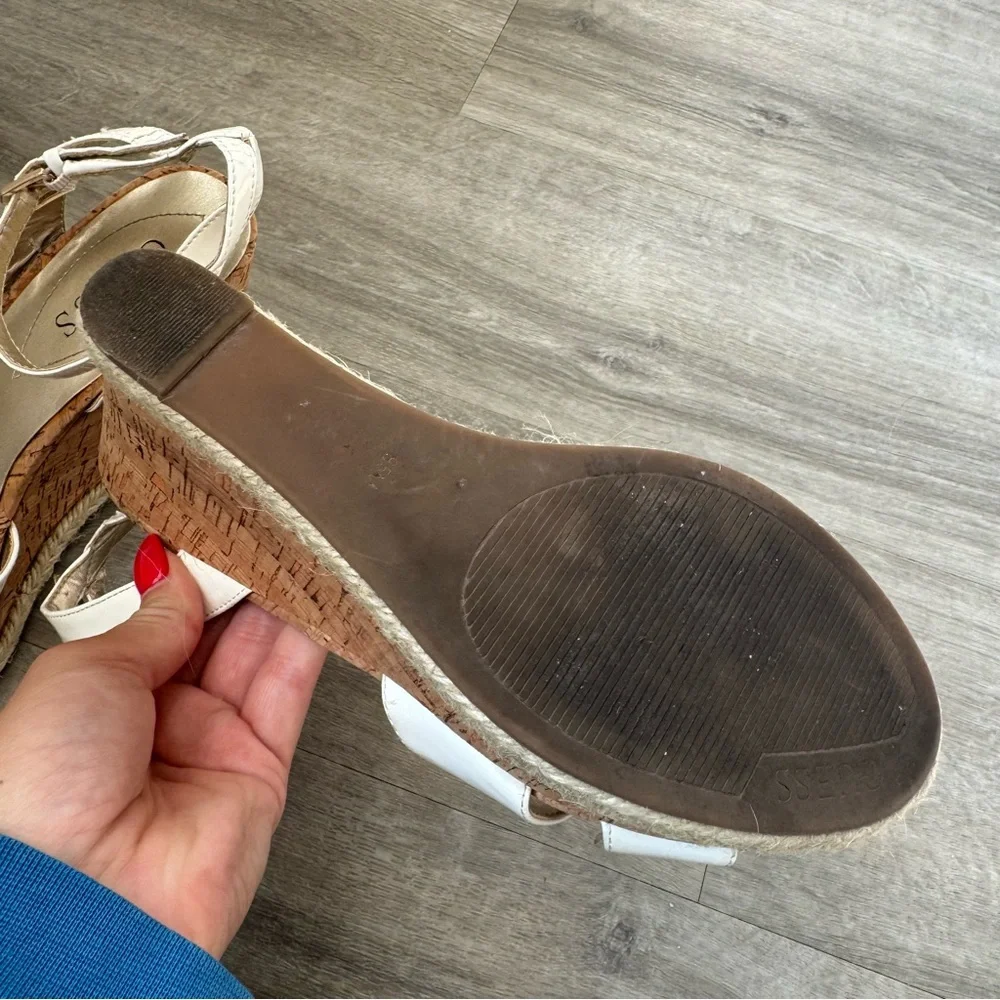Women's White Guess Wedge Sandals - Picture 4 of 4
